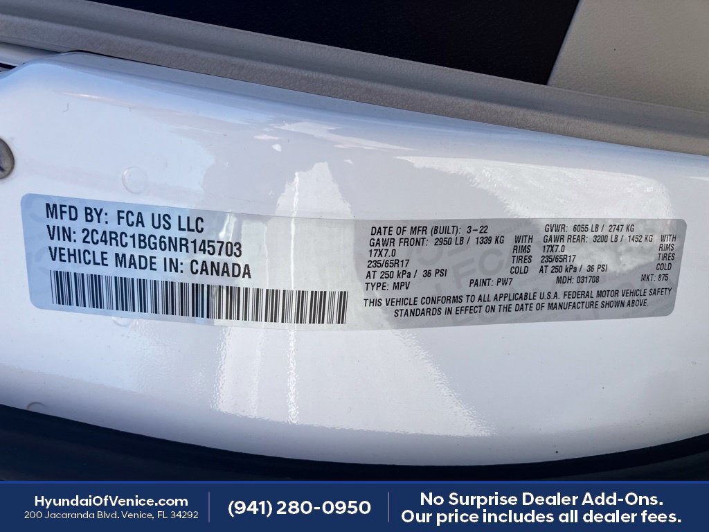 Used 2022 Chrysler Pacifica Touring-L w/ Uconnect Theater Family Group FWD image 24