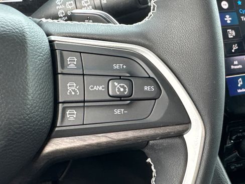 Used 2023 Jeep Grand Cherokee Limited w/ Luxury Tech Group II image 20