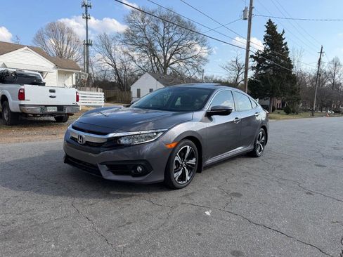 Used 2016 Honda Civic Touring image 1