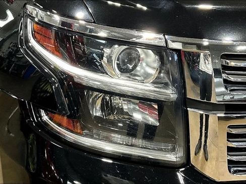 Used 2020 Chevrolet Suburban Premier AWD/4WD image 31