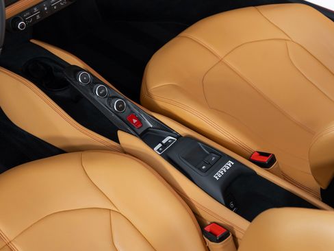 Used 2021 Ferrari F8 Tributo image 22