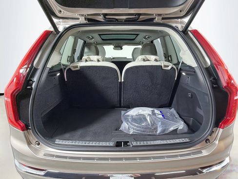 Certified 2024 Volvo XC90 T8 Plus w/ Protection Package Premier AWD/4WD image 28