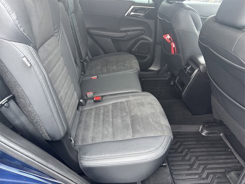 Used 2023 Mitsubishi Outlander SE image 15