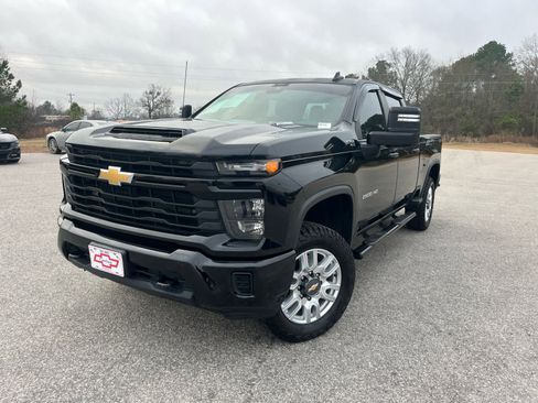 Used 2024 Chevrolet Silverado 2500 Custom w/ Custom Value Package image 2