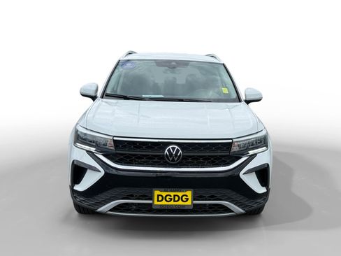 Certified 2023 Volkswagen Taos SE w/ Black Wheel Package FWD image 8
