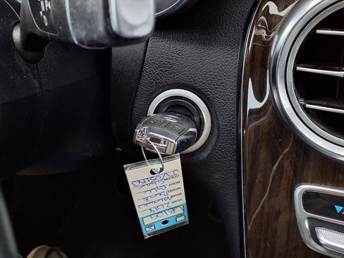 Used 2018 Mercedes-Benz GLC 300 GLC 300 w/ Premium Package image 25