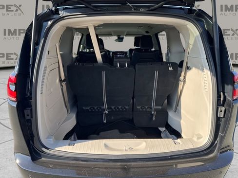 Used 2024 Chrysler Pacifica Select image 30