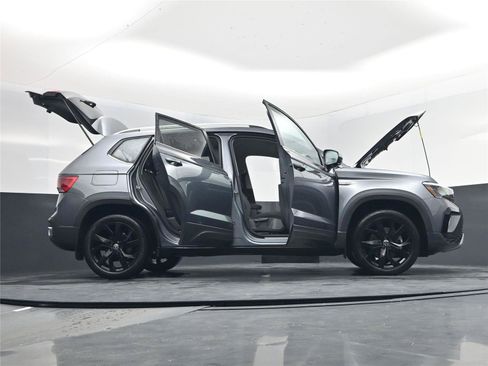 Used 2023 Volkswagen Taos SE image 21