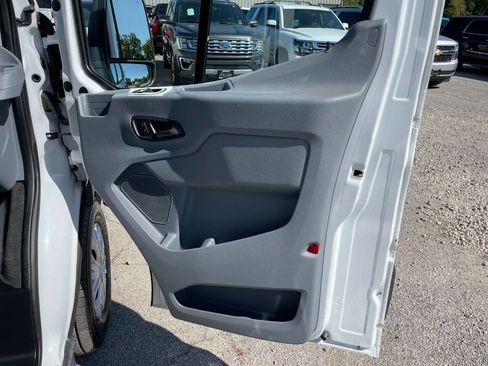 Used 2015 Ford Transit 150 XLT image 17