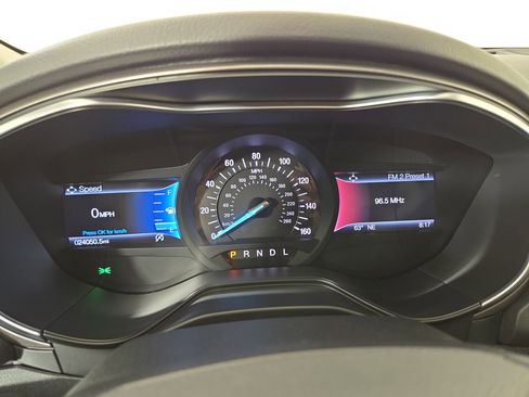 Used 2020 Ford Fusion SE image 16