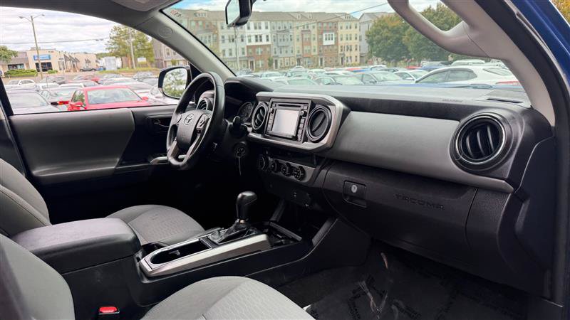 Used 2017 Toyota Tacoma SR5 AWD/4WD image 7