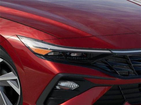 Used 2025 Hyundai Elantra Sport FWD image 9