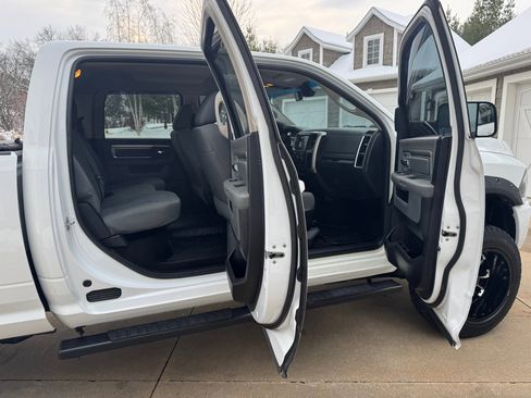 Used 2017 RAM 2500 SLT image 19