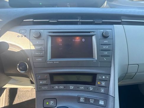 Used 2014 Toyota Prius Five image 18