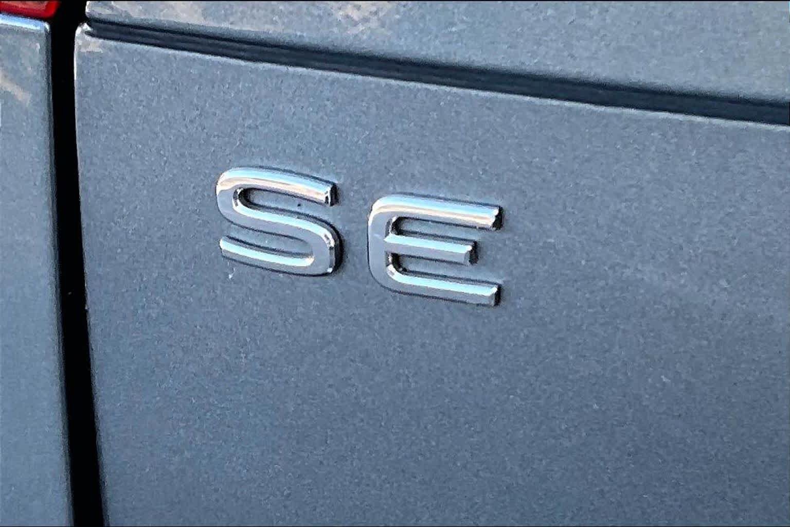 Used 2024 Volkswagen Tiguan SE R-Line FWD image 10