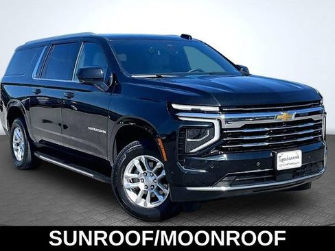 Used 2025 Chevrolet Suburban LT AWD/4WD image 5