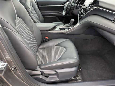 Used 2023 Toyota Camry SE w/ Cold Weather Package FWD image 20