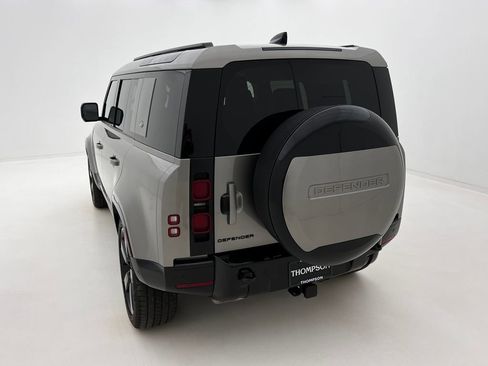 Used 2024 Land Rover Defender 110 X-Dynamic SE image 9