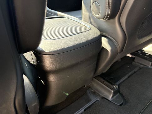 Used 2026 Chrysler Pacifica Limited w/ S Appearance Package FWD image 19