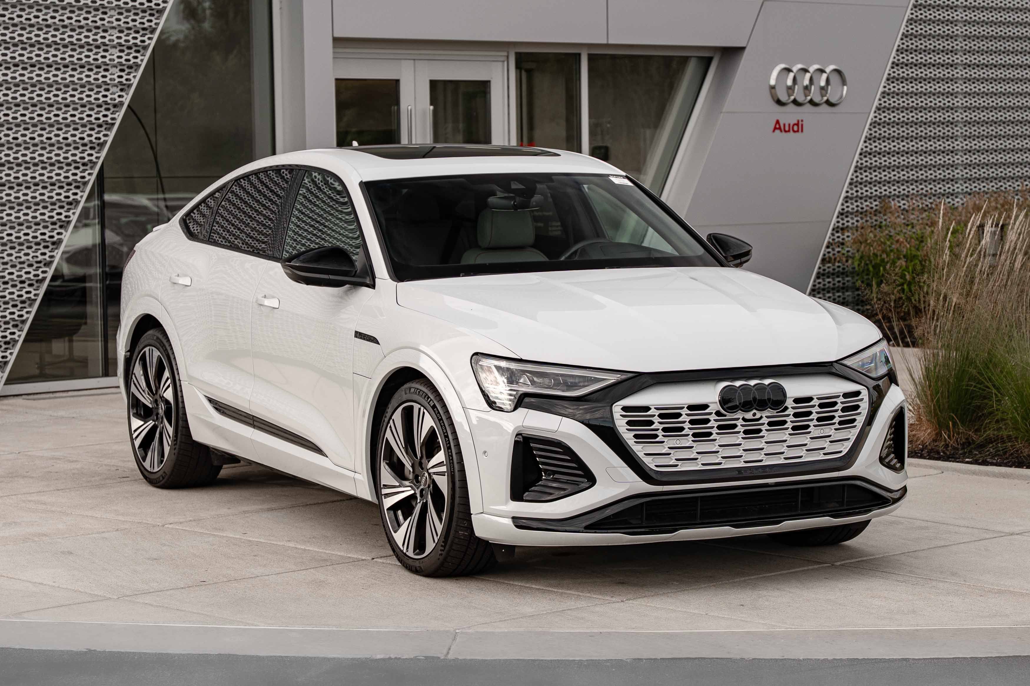 Certified 2024 Audi Q8 e-tron Prestige w/ Prestige Package AWD/4WD image 2
