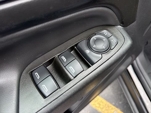 Used 2020 Chevrolet Equinox LT w/ Midnight Edition FWD image 12