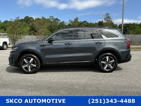 Used 2021 Kia Sorento S image 2