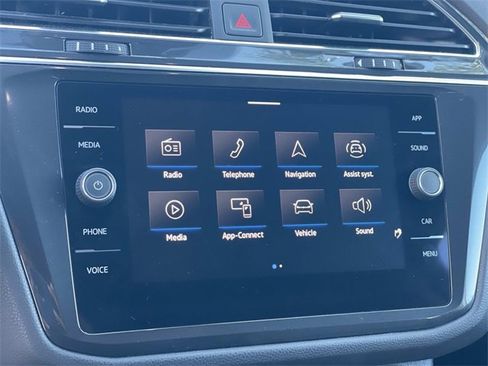 Used 2022 Volkswagen Tiguan SE image 11