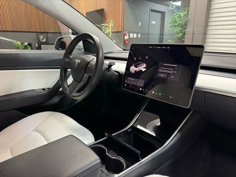Used 2020 Tesla Model 3 Standard Range Plus image 14
