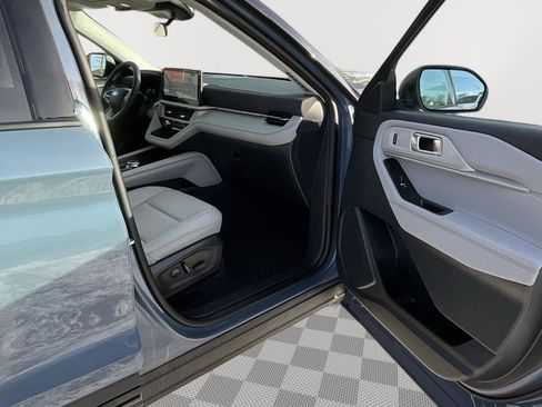 New 2026 Ford Explorer Active w/ Active Comfort Package image 14