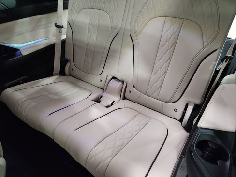 Used 2022 BMW X7 M50i w/ Dynamic Handling Package image 53