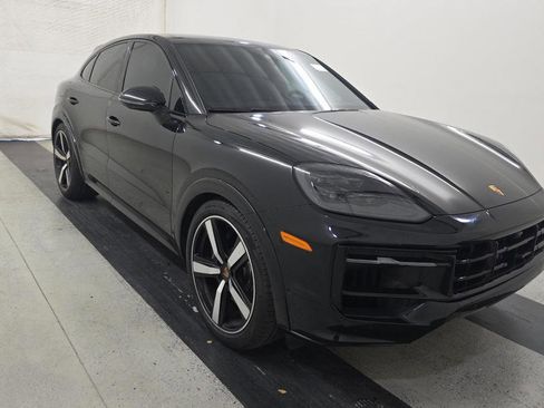 Used 2025 Porsche Cayenne GTS AWD/4WD image 2