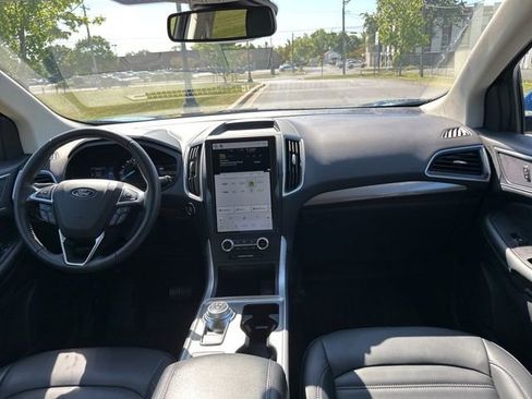 Used 2024 Ford Edge SEL w/ Convenience Package AWD/4WD image 3