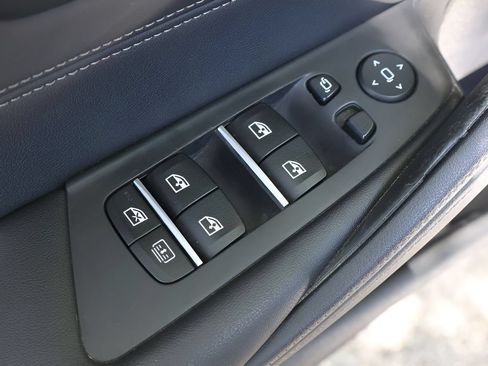 Used 2022 BMW M550i xDrive w/ Executive Package AWD/4WD image 11