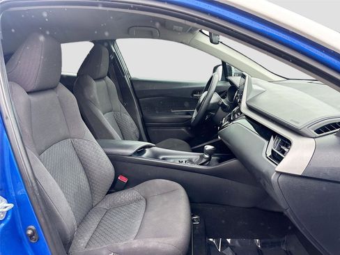 Used 2020 Toyota C-HR LE image 27