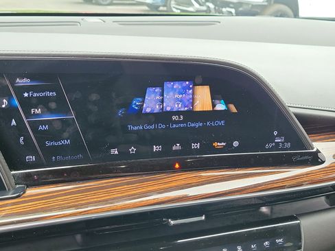 Used 2021 Cadillac Escalade Premium Luxury AWD/4WD image 28