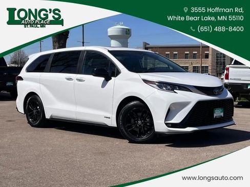 Used 2021 Toyota Sienna XSE image 1
