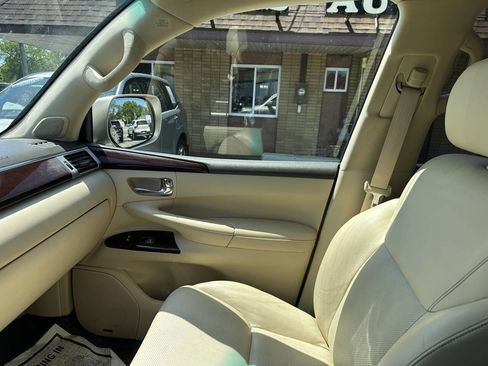 Used 2013 Lexus LX 570 4WD w/ Luxury Pkg image 18