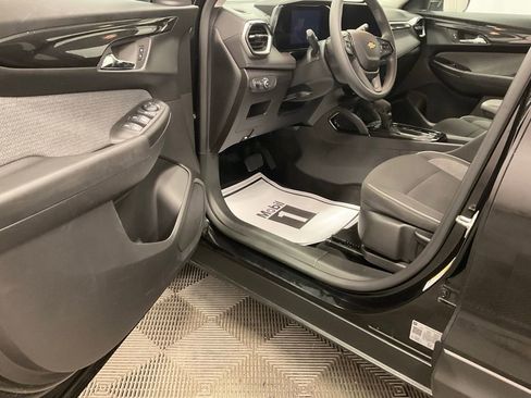 Used 2025 Chevrolet TrailBlazer LT image 4