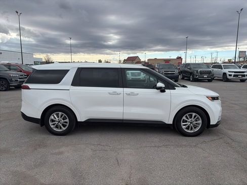 Used 2024 Kia Carnival LX image 7