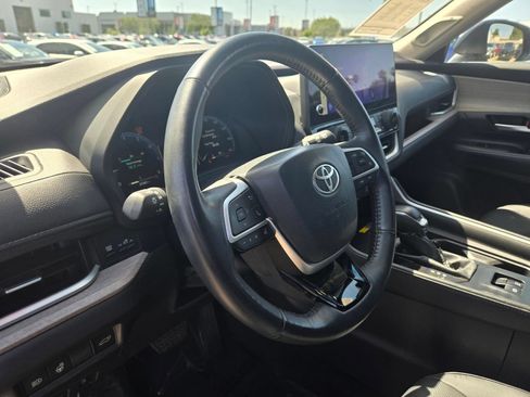 Used 2025 Toyota Grand Highlander FWD image 13