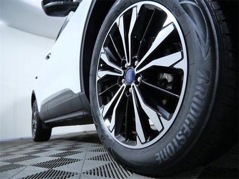 Certified 2022 Ford Escape SEL w/ Equipment Group 302A image 2