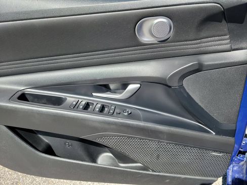Used 2023 Hyundai Elantra Limited FWD image 29