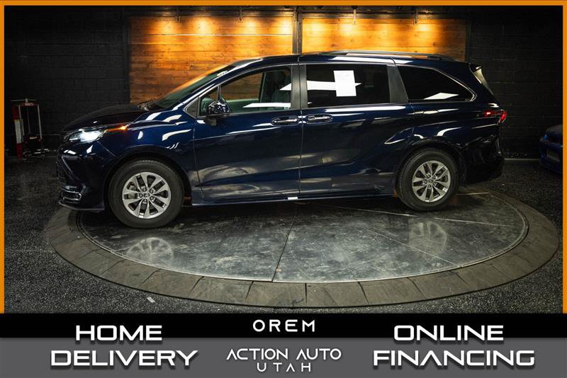 Used 2023 Toyota Sienna XLE FWD image 1