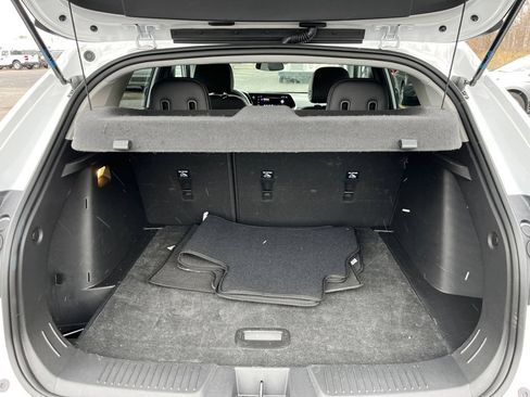 Used 2025 Chevrolet Trax LT FWD image 19