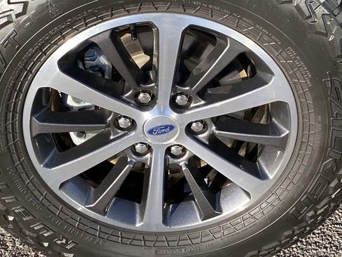 Used 2021 Ford Expedition XLT image 28