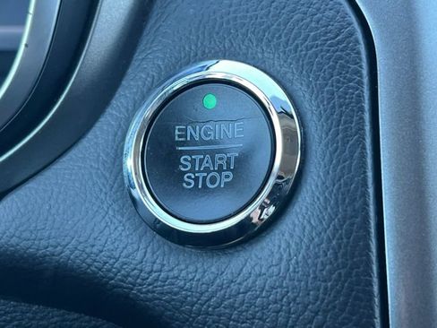 Used 2017 Ford Fusion SE w/ Fusion SE Technology Package image 24