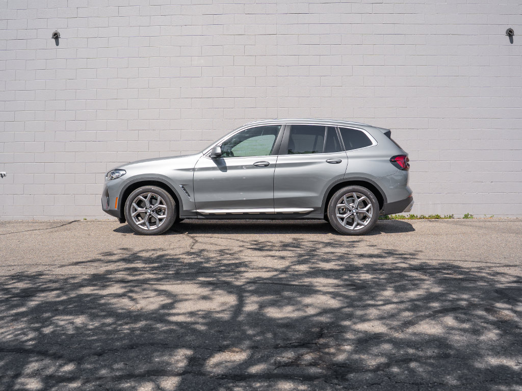 Used 2024 BMW X3 xDrive30i w/ Premium Package AWD/4WD image 2