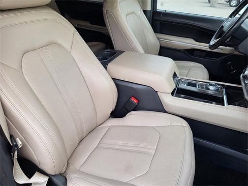 Used 2022 Ford Expedition Limited image 22