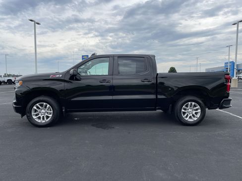 Used 2023 Chevrolet Silverado 1500 RST AWD/4WD image 2