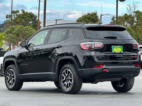New 2026 Jeep Compass Trailhawk w/ Sun, Sound & Navigation Group AWD/4WD image 6